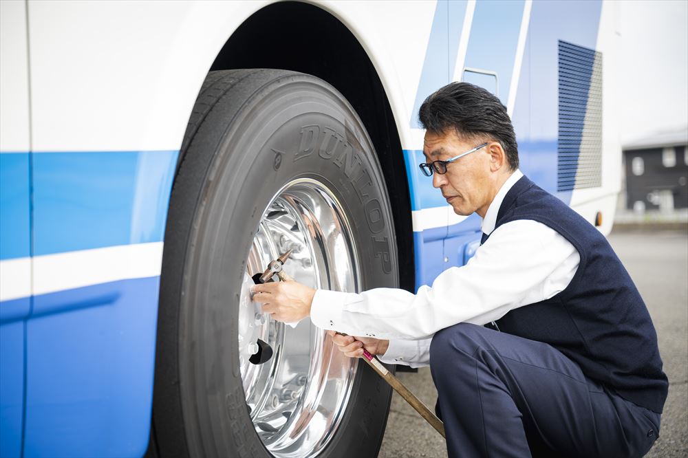 担当運転手がしっかりと運行前点検を行い、車両に問題がないか確認しています